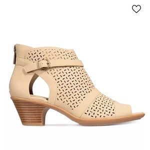 Easy Street Tan Carrigan Cut Out ankle Boot
